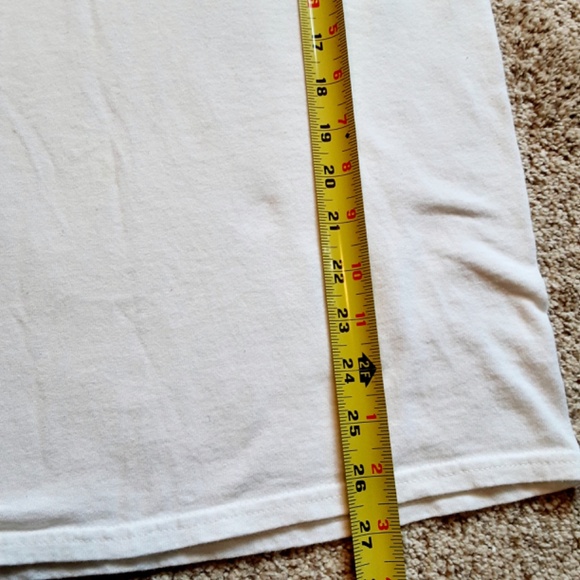 Christmas Cotton Graphic Tee Vegas "What Happens Under the Mistletoe..." Sz S - Picture 5 of 7